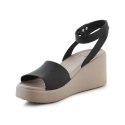 Crocs Sandały Crocs Brooklyn Ankle Strap Wedge W 209406-07H